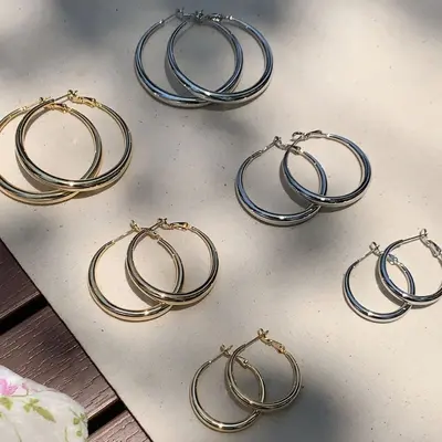 Moda blogcusu~Sade halka küpeler 2025 yeni trend erişilebilir lüks niş tasarım üst düzey halka küpeler - 5