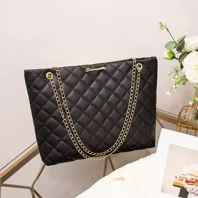 Große gesteppte Damen-Schultertasche mit Kette - 1