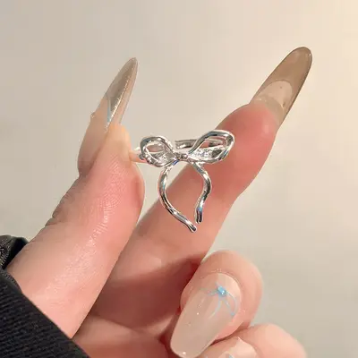 925er Silberring mit asymmetrischem geometrischem Design für Frauen, 2024 neues Nischen-Design-Konzept, eleganter Zeigefingerring - 11