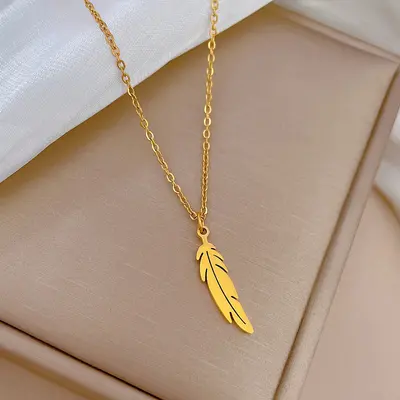 Minimalist Titanium Steel Gold Collarbone Necklace for Women