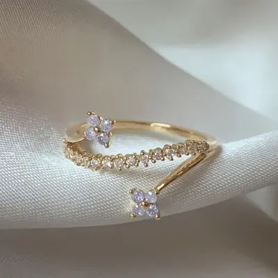 In Europa und Amerika sehr beliebter verstellbarer offener Ring mit Zirkonsteinen, 16er vergoldetes Kupfer mit echtem Gold, süßer und niedlicher Blütenring für Frauen. - 13