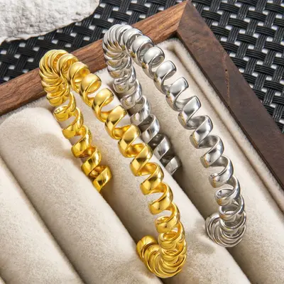 Spiral sarılı telefon kablosu bilezik, 18K altın - 3