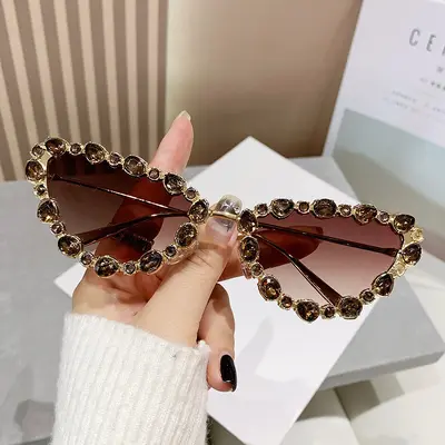 Retro Cat-Eye Sunglasses, Oversized Rhinestone Metal Frame - 3