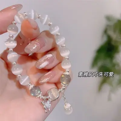 Glasschmetterlings-Armband für Frauen, Nischenentwurf, grauer Mondschein-Armband, vielseitig, elegante Mode, Studentengeschenk