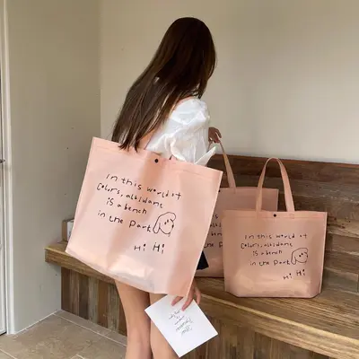 Einkaufs- und Geschenktaschen aus Vlies mit Henkel
