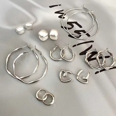 925er Sterlingsilber Ohrringe mit Stift für Frauen, retro geometrisches Metall-Design, Nischen-elegante Premium-Ohrringe, beliebte vielseitige Ohrringe Großhandel