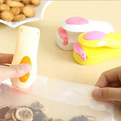 Hand Press Plastic Bag Sealer Mini Household Sealing Machine Snack Moisture-proof Sealing Artifact Portable Mini Heat Sealer