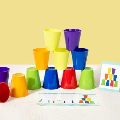 Montessori-Farbzuordnungsspiel mit Ratebechern für Kinder