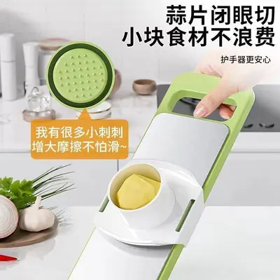 Multifunctional vegetable slicer and grater set