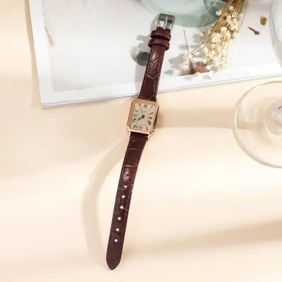 Romen rakamlı kadranlı, şık kare tasarımlı kadın saati, kuvars vintage Romen kare kuvars saat.