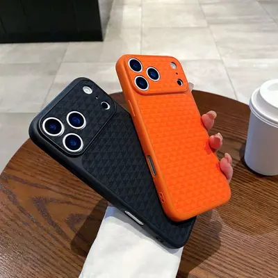 iPhone 17 Pro Max Uyumlu Büyük Pencereli Üçgen Desenli Telefon Kılıfı