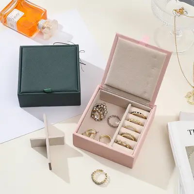 comfortable and portable multifunctional jewelry box, ring earrings, earring storage box, flip-top travel elegant PU small jewelry box