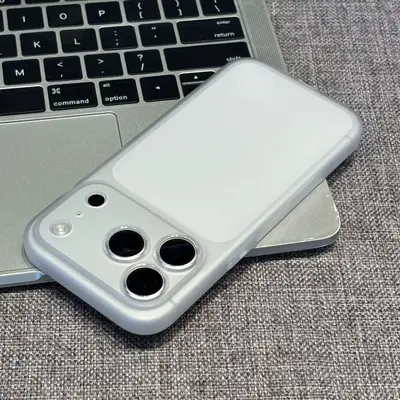 Mattierte, extra dünne Handyhülle für iPhone 18 Pro, einfarbig
