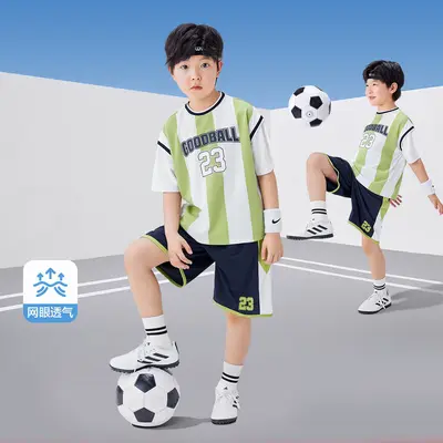 Kinder Sportset aus atmungsaktivem Mesh, Kurzarmshirt und Shorts