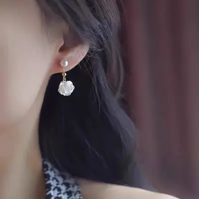 Camellia pearl earrings with rose flower design