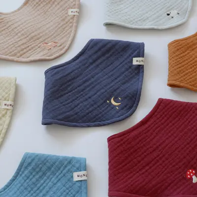 %100 pamuklu nakışlı bebek mama önlüğü, ince ve düz renk