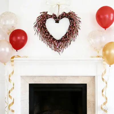 Pearlescent Valentine's Day Heart Wreath for Front Door Decoration - 4
