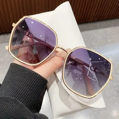 Women's Retro Large Frame Sunglasses UV Protection 2025 - 1