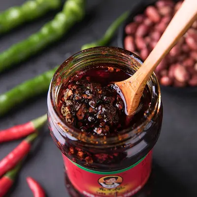 Lao Ganma Chili-Öl-Sauce Hähnchen-Geschmack, Karton