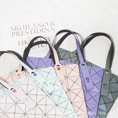 Damen-Tote-Bag matt, Rautensteppung, sechs Fächer - 4