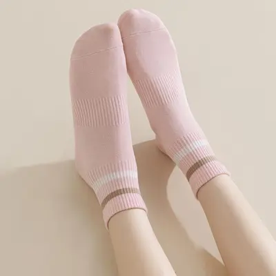 Women's Four-Season Cotton Socks Mid-Calf Socks, Sweat-Absorbing Breathable Casual Sports Cotton Socks, Dopamine Striped Women's Mid-Calf Socks