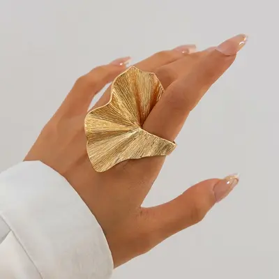 European and American cross-border jewelry, accessible luxury style asymmetric stereo alloy ring, designed pleated wide ring new product