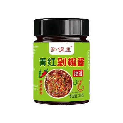 Hausgemachte Chilisauce mit grünem und rotem Hackchili, würzig-scharf