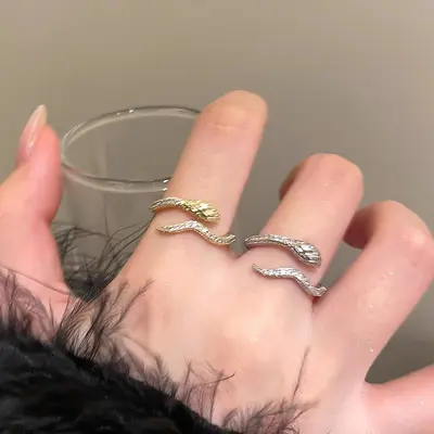Premium design super flash diamond opening and adjustable ring finger ring for women with snake-shaped design, same style as internet celebrity ring