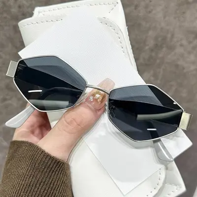 Oval Metal Frame Sunglasses for Women - 11