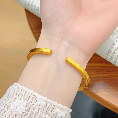 Möbius-Armband massives Gold, matt graviert - 3