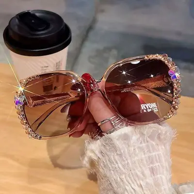 Große Sonnenbrille mit Strasssteinen und UV-Schutz - 8
