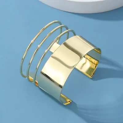 Im europäischen und amerikanischen Internet berühmter übertriebener breiter glänzender Armreif im böhmischen Stil mehrschichtiges Legierungsarmband Damenhandschmuck