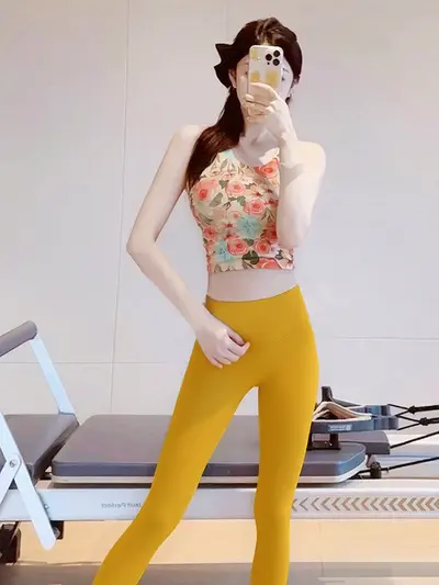 新中式瑜伽服女2025新款带胸垫绝美背心普拉提训练健身服红色套装 - 10