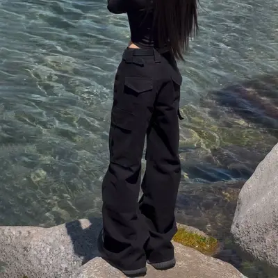 Damen-Cargohose, schwarz, hohe Taille, weites Bein, große Taschen