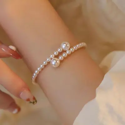 Kadınlar için Fransız retro inci bileklik, hafif lüks, sosyetik mizaç, üst düzey niş tasarım, basit ve çok yönlü moda bileklik