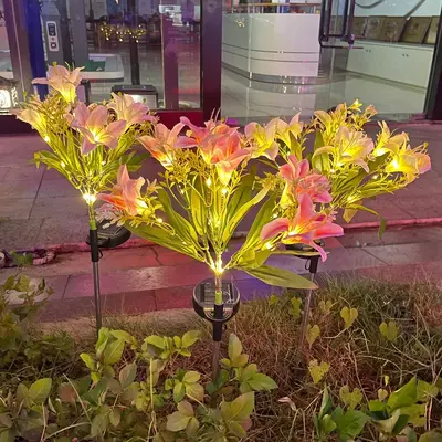 Solar 7-Head Lily LED Lawn Lamp for Garden and Outdoor