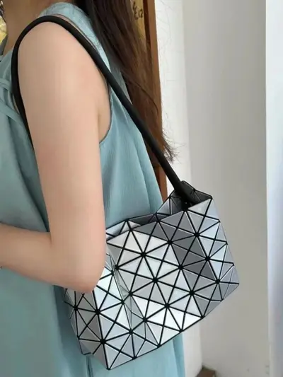 Zhai San Yi Sheng Tofu Bag 2024 New Geometric Diamond Quilted Drawstring Bag Fashion Simple Single Shoulder Crossbody Handbag
