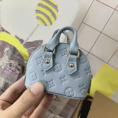 New Women's Mini Tote Bag Embossed Shell Bag Elegant Coin Purse Chanel Style Earphone Bag Compact Handbag