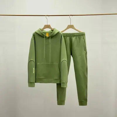Herren-Kapuzenpulli und Jogger-Set mit reflektierendem Design - 10
