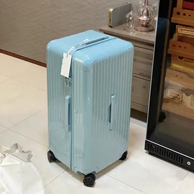 Suitcase 26-28 inch, leather, shockproof wheels - 13