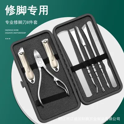 Pedicure tool set with nail scissors and scraper - 4