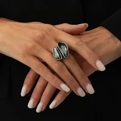 Acryl-Schwarzstein-Ring mit geometrischem Metallquadrat - 10