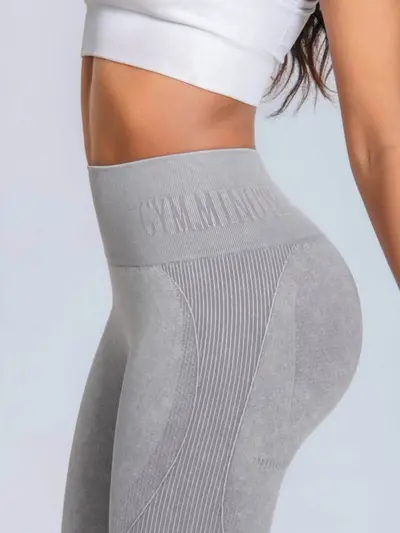 Nahtlose Yoga-Leggings, schnelltrocknend, Push-up, Buchstabendruck