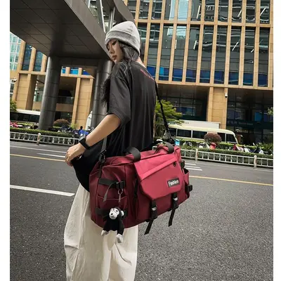 Travel bag with wet/dry separation, large capacity