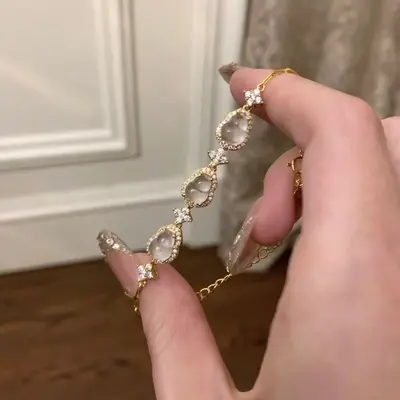 Gourd-inspired bracelet with crystal stones, lightweight luxury - 5