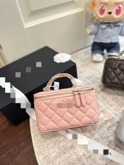 Women's Genuine Leather Diamond-Quilted Chain Crossbody Bag - 10