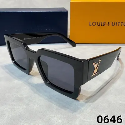 Square-Frame Sunglasses for Men and Women - 4