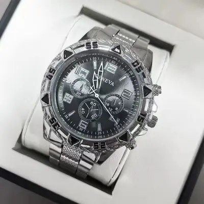 Men's quartz watch with steel band and large dial - 11