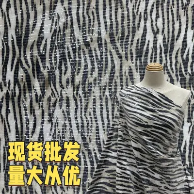 Zebra desenli bambu çubuklu kadife kumaş, pullu nakış