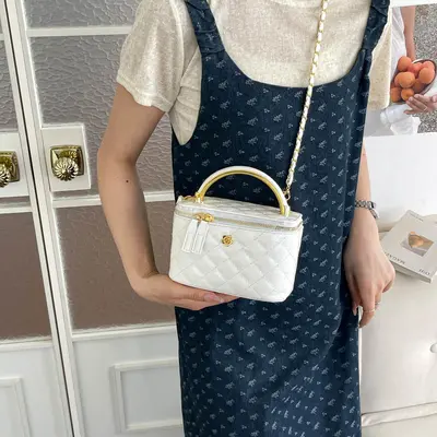 Korean Style Diamond-Pattern Small Square Women's Bag with Chain Crossbody - 4